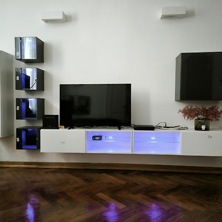 Konzul -Top Apartment, Strict Center, Parking Osijek Exteriör bild