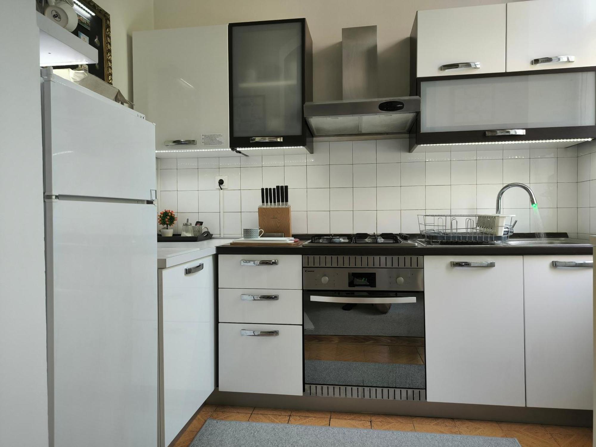 Konzul -Top Apartment, Strict Center, Parking Osijek Exteriör bild